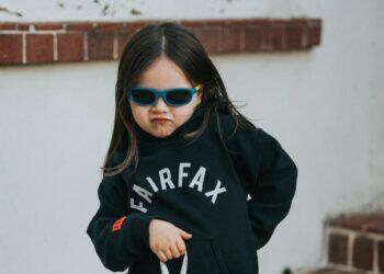 Child posing a sassy pose (Unsplash | Nathan Dumlao)