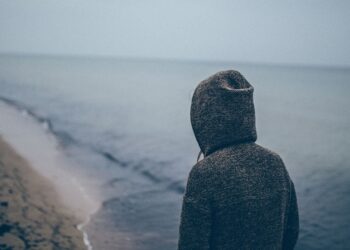 Person at the beach with their back to the camera (Unsplash | - -)