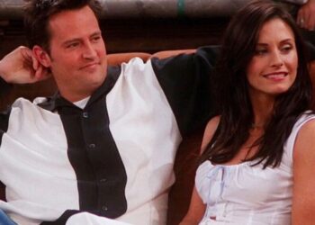 Still from 'Friends' showing Monica and Chandler (NBC)