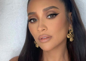 Instagram | @shaymitchell