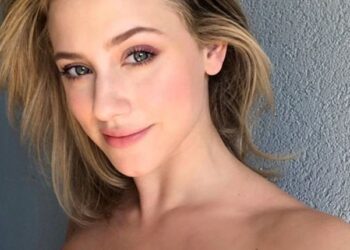 Instagram | @lilireinhart