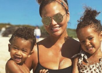 Instagram | @chrissyteigen
