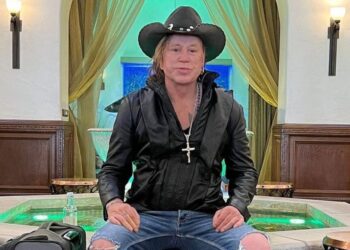 instagram | @mickeyrourke