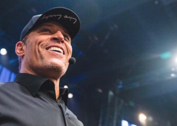 Instagram | @tonyrobbins