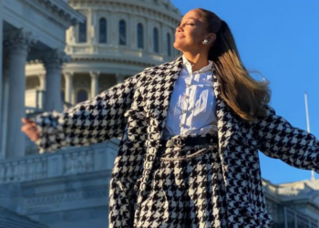 Instagram | @jlo