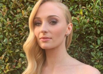 Instagram | @sophiet