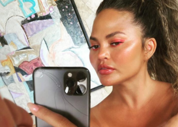 Instagram | @chrissyteigen