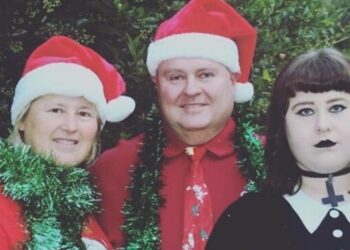 Instagram | @awkwardfamilyphotos