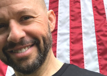 Instagram | @jon_cryer_offcial