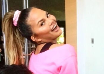 Instagram | @chrissyteigen