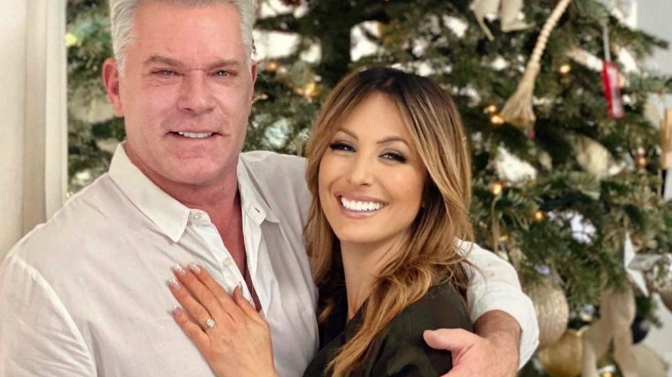 Inside Ray Liotta’s Romance With Fianceé Jacy Nittolo Diply(01)