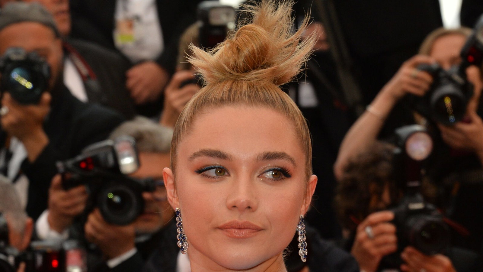 Florence Pugh Shows Off Major Skin In A Backless Dress At The BFAs – Diply