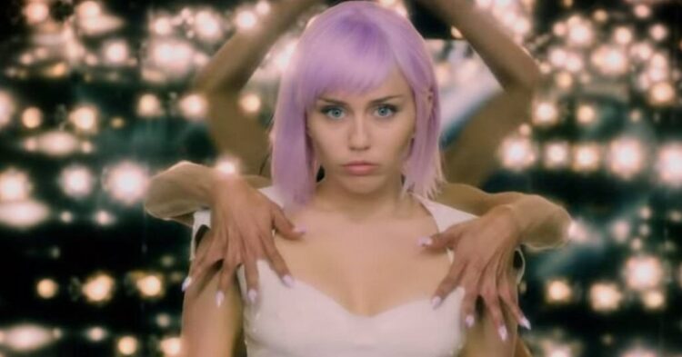 Twitter | @blackmirror
