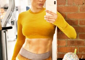 Instagram | @jlo