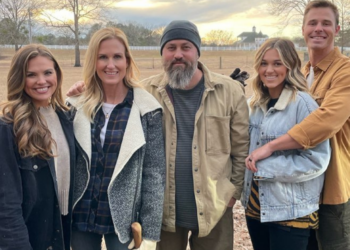 Instagram | @bosshogswife
