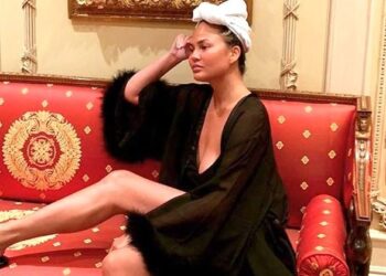 Instagram | @chrissyteigen