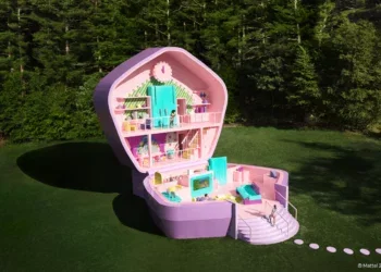 A life-size Polly Pocket