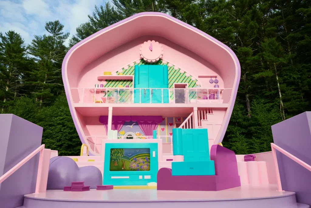 A life size Polly Pocket compact