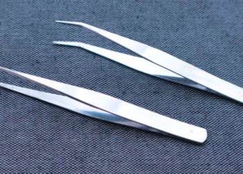 Two tweezers side by side