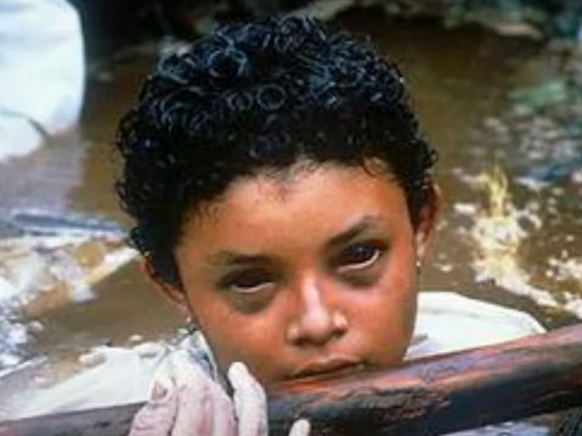 Photo of Omayra Sánchez by Frank Fournier via YouTube