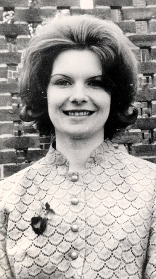 Sandra Eleanor Rivett.