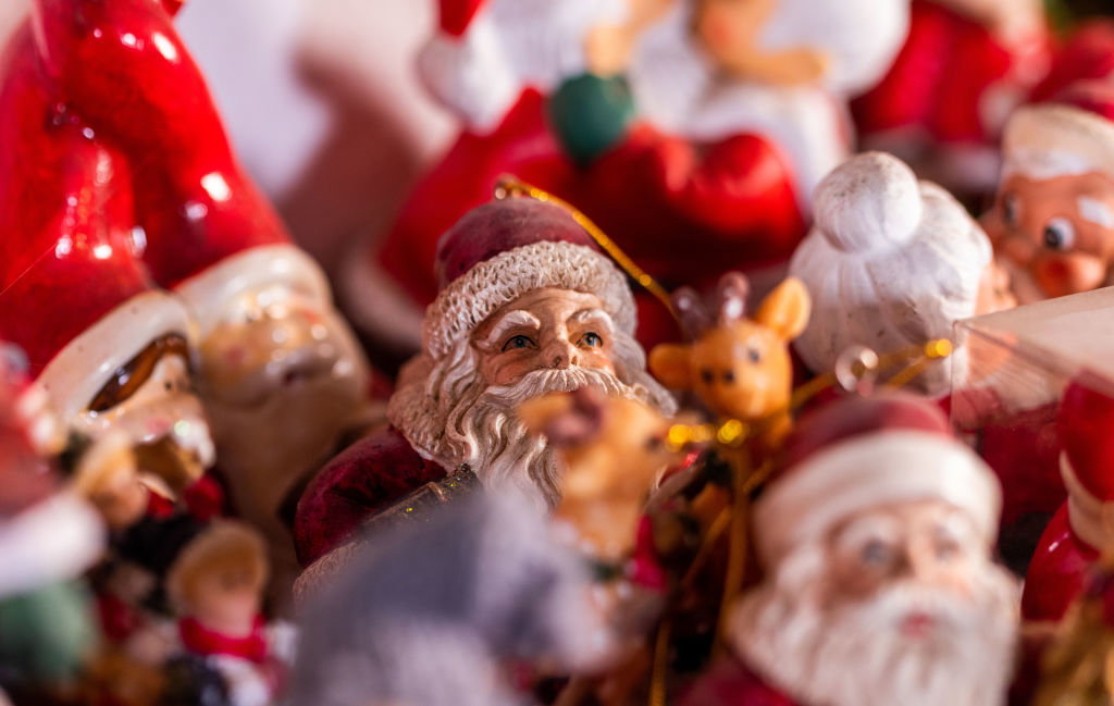 Teacher collects 4,000 Santa Claus figurines
