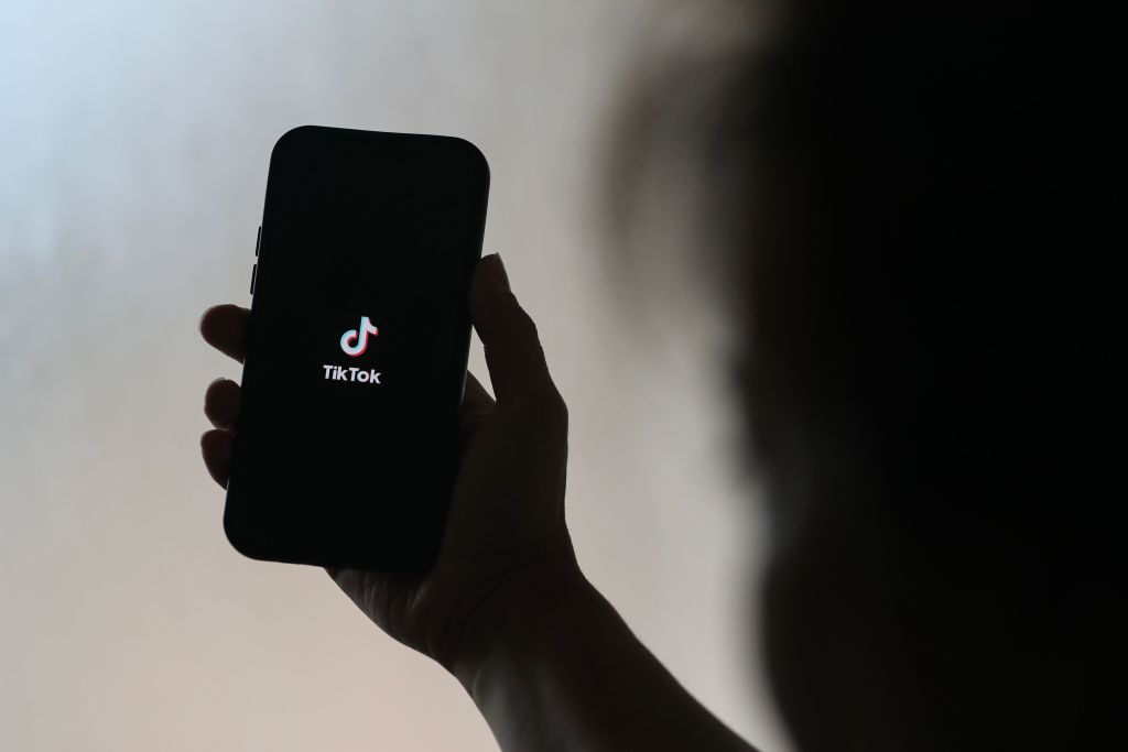 Australia Passes Law Banning Social Media Access For Under 16s