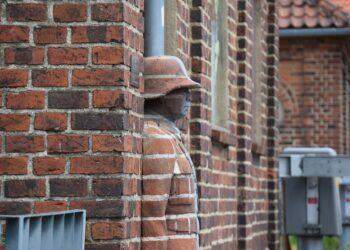 statue, camouflage, hidden, discreet, secret, camouflage, hidden, hidden, hidden, hidden, hidden