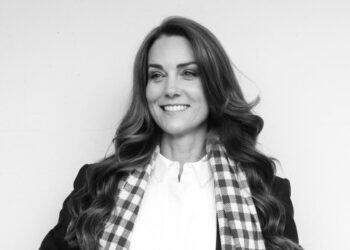Black and white image of Kate Middleton (X | KensingtonRoyal)