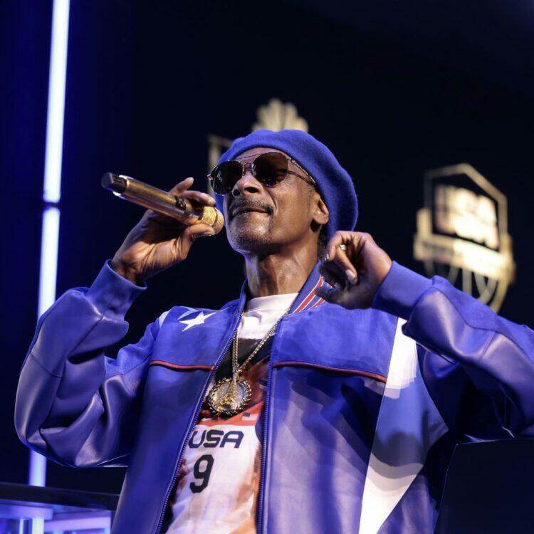 Snoop Dogg performing