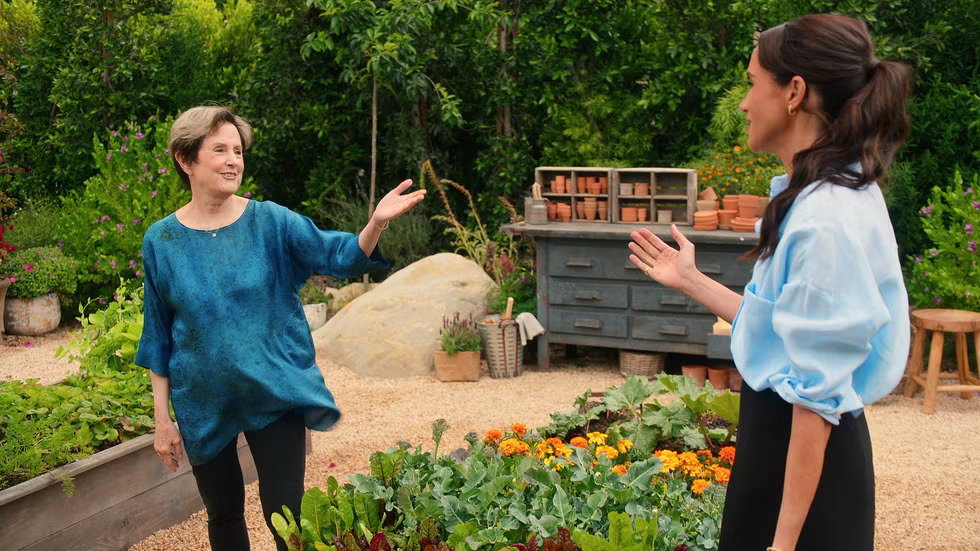 Meghan at the farmhouse with guest (Netflix)