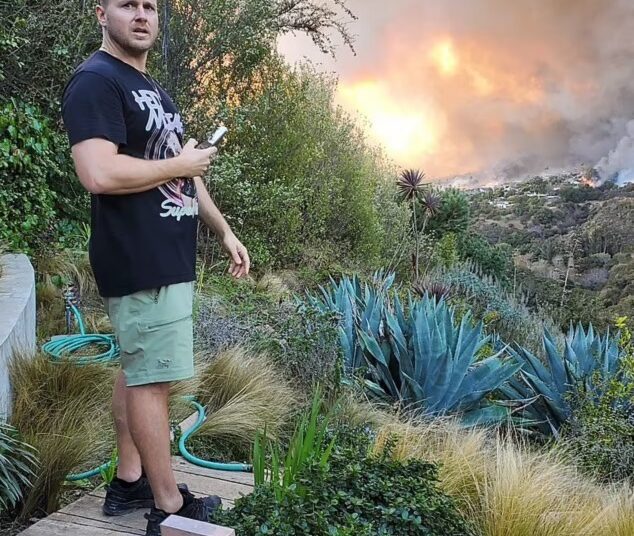 Spencer Pratt watching fire (APEX/MEGA)