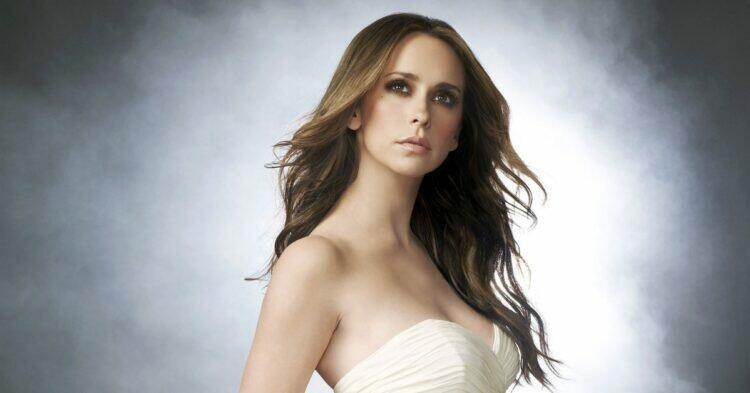 Jennifer Love Hewitt slams ageism in Hollywood