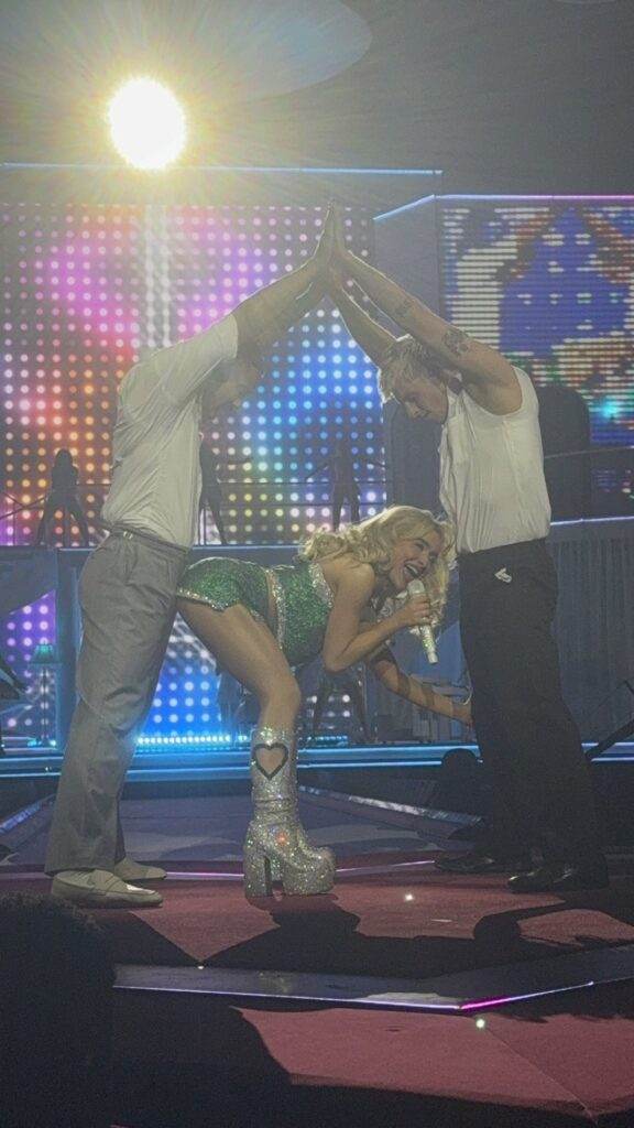 Sabrina Carpenter simulating X-rated position 'Eiffel Tower' with two male dancers while performing 'Juno' in Paris.
