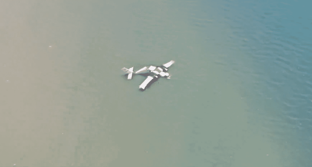 Plane in the water appears to be broken in two - Thailand police plane crash