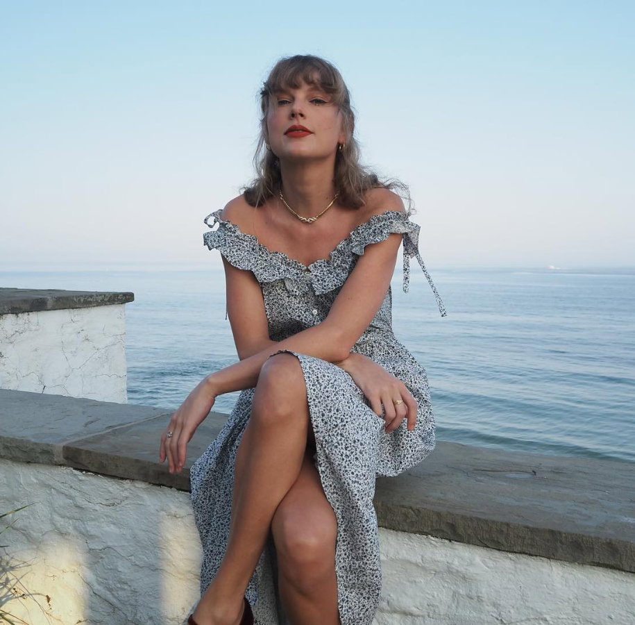 Taylor Swift on the beach