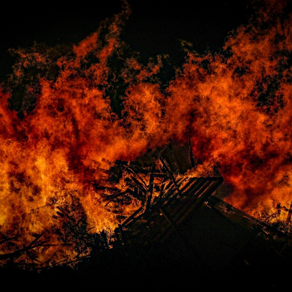 burning structure