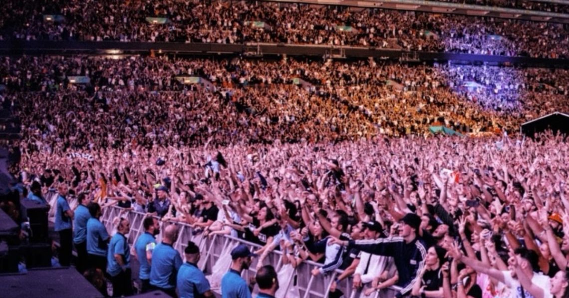 Oasis crowd at Wembley Stadium London
