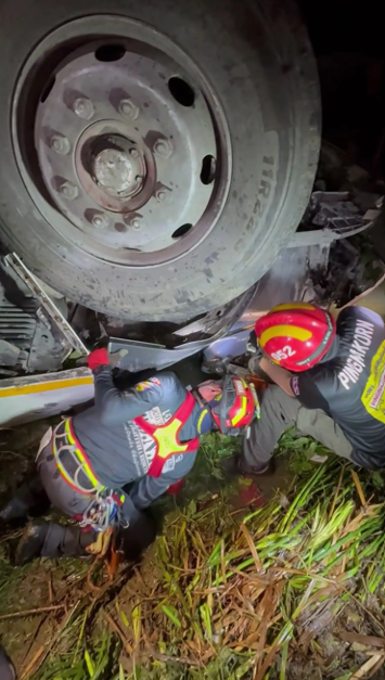 Rescuers saving baby girl from crash in Thailand (Thairath TV / AP)
