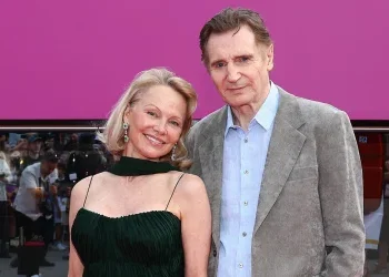 pamela-anderson-liam-neeson