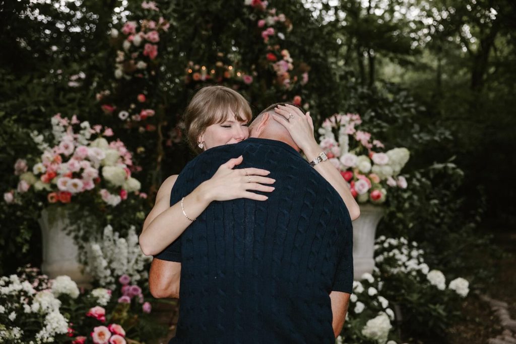 Taylor Swift and Travis Kelce engagement photo