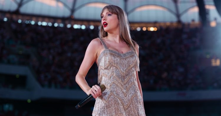 Taylor Swift on stage
