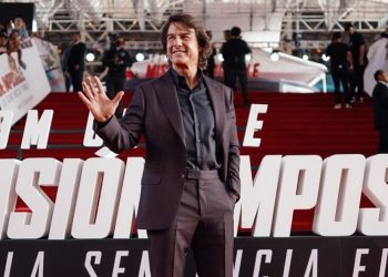 Tom Cruise on red carpet